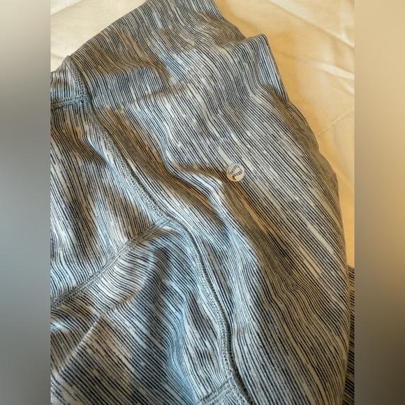 Lululemon Wunder Under Crop High Rise Scallop Hem Leggings Gray Size L - Picture 3 of 5